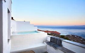 Living Theros Luxury Suites